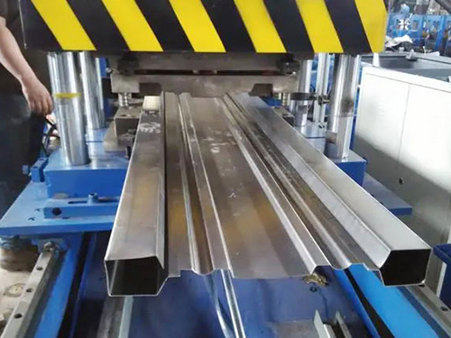 郑州全自动汽车厢板设备