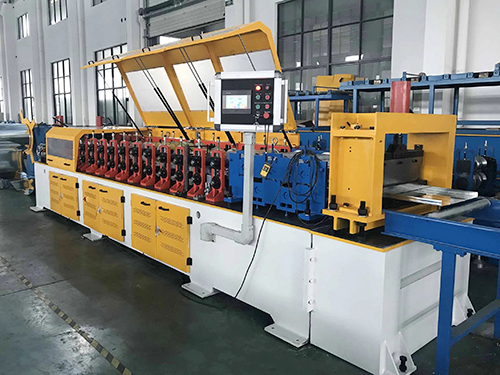 郑州车库门成型机